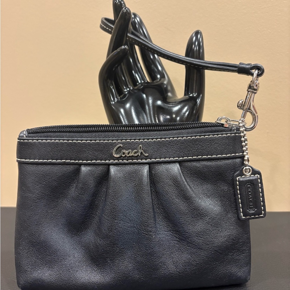 Coach Madison Pleated Wristlet - Black✨✨✨